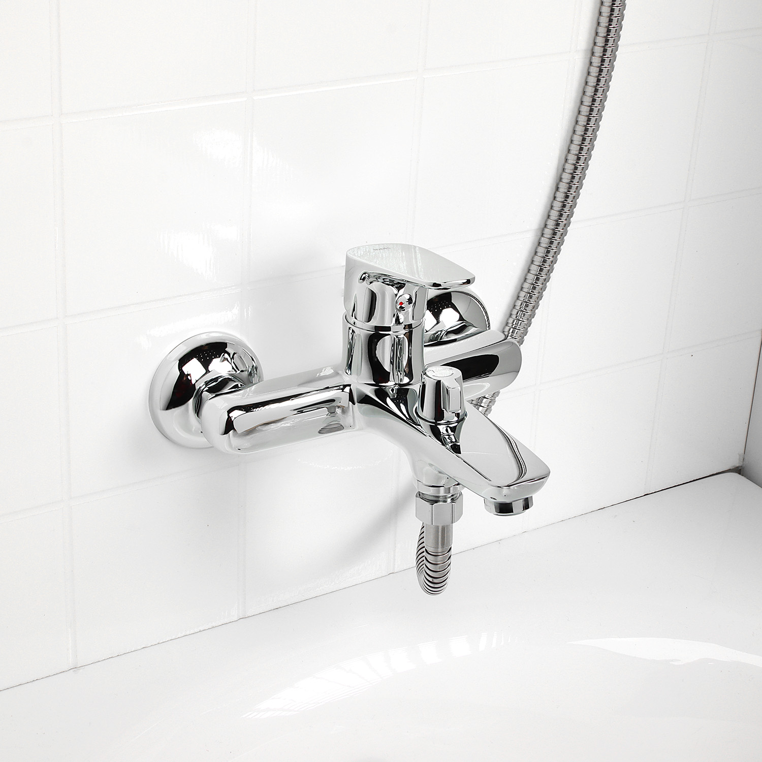 Смеситель для ванны IDDIS Zodiac, короткий излив, однорычажный