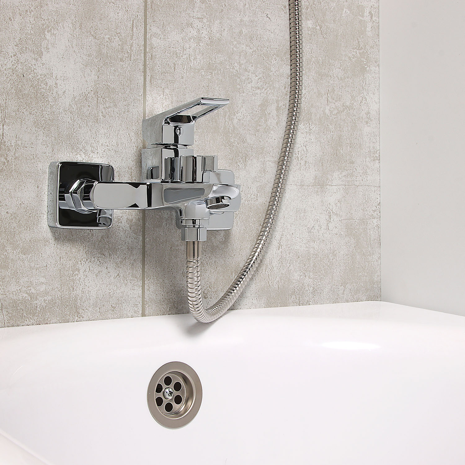 Смеситель для ванны Milardo Atlantic, короткий излив, однорычажный